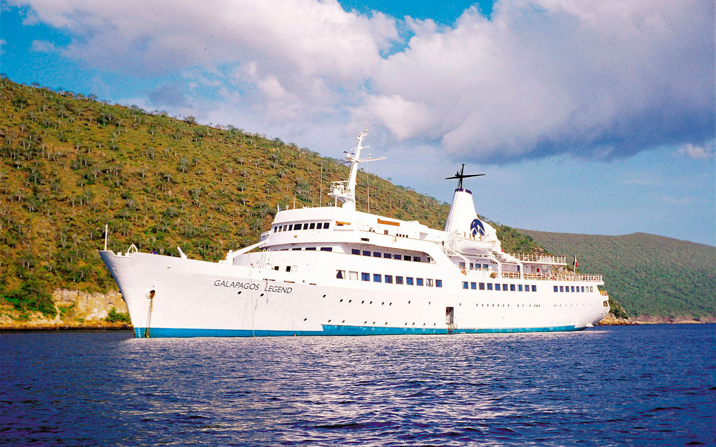 1-galapagos-legend-exterior