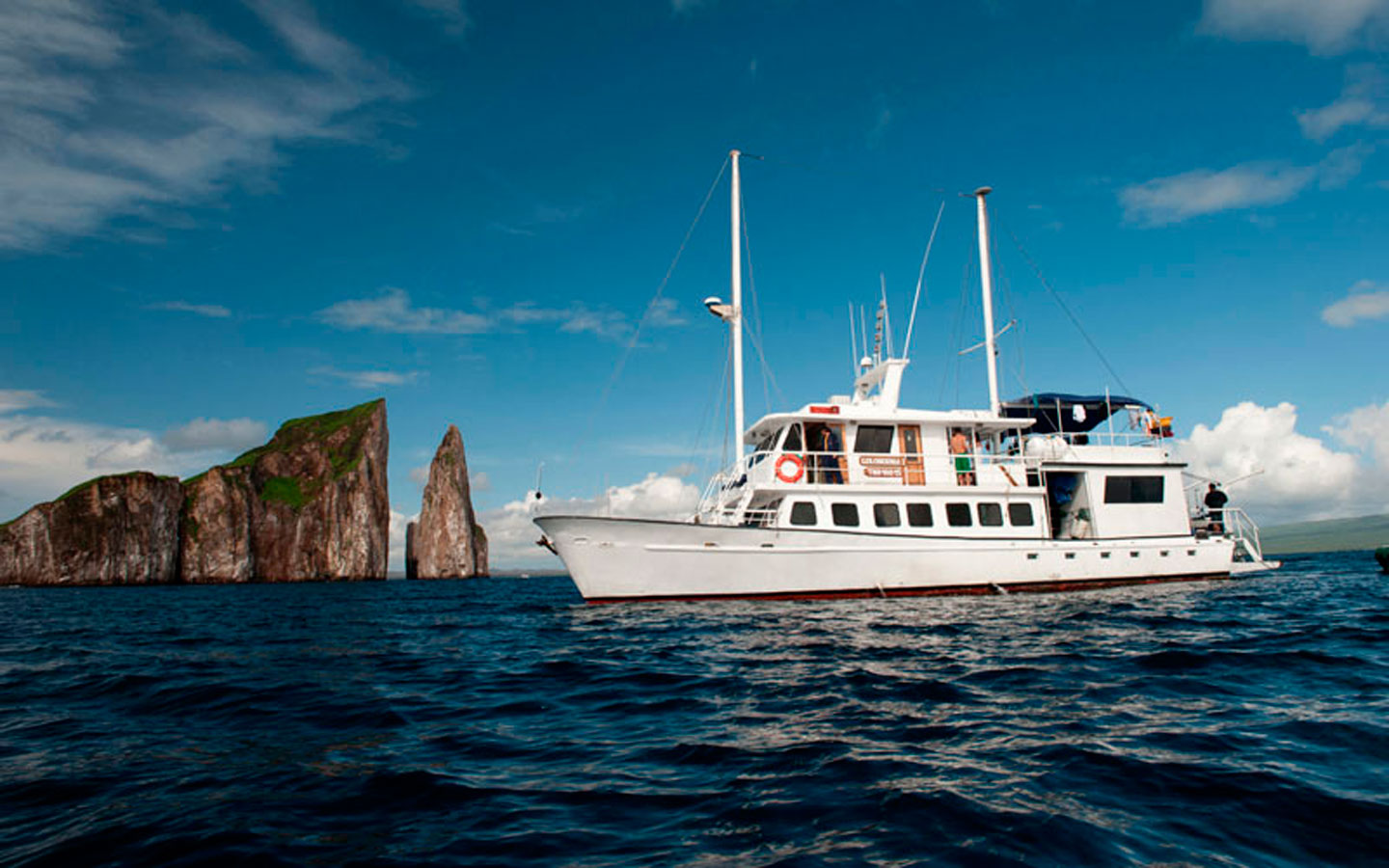 1-golondrina-yacht-galapagos-cruises-on-line