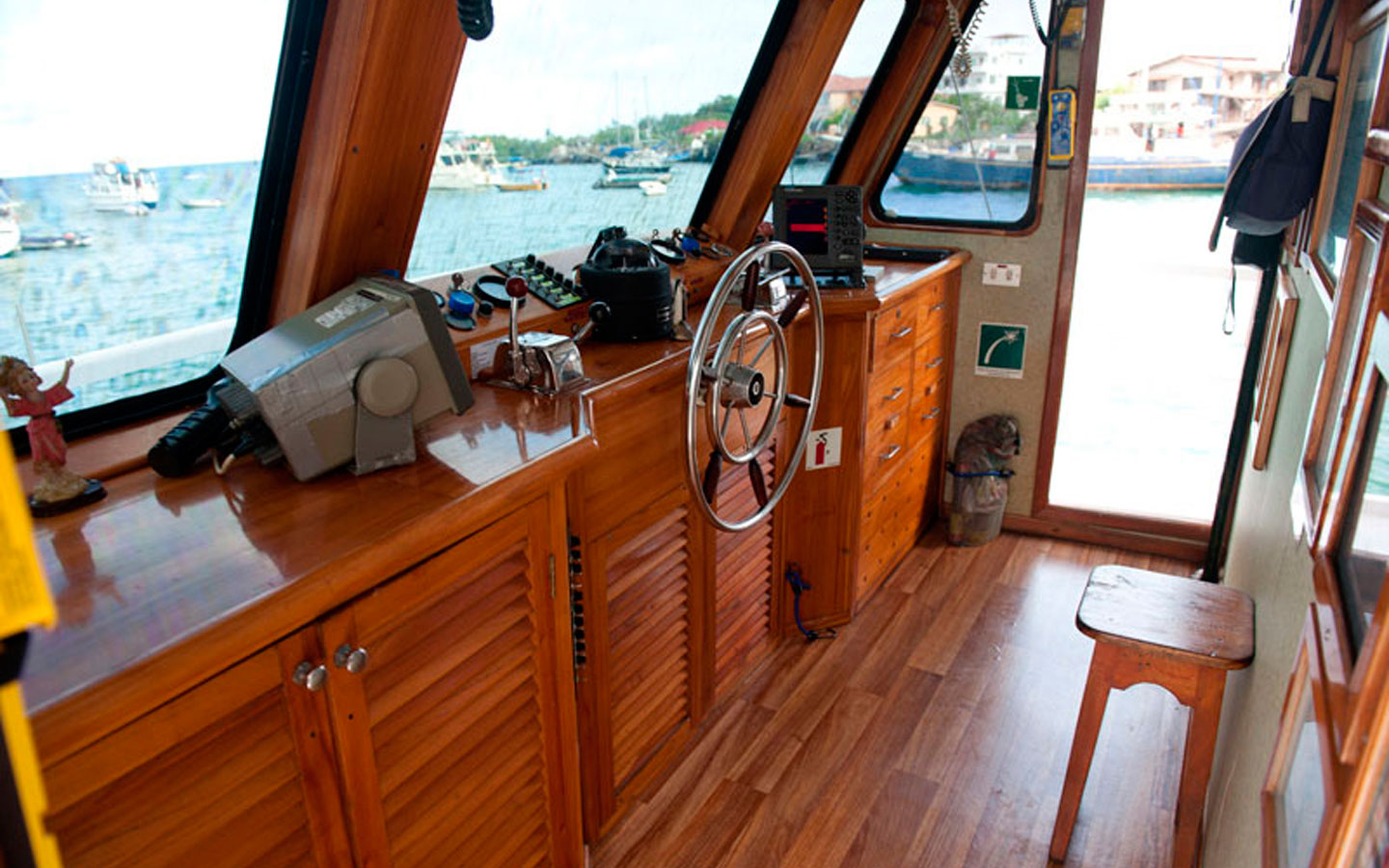 10-golondrina-yacht-galapagos-cruises-on-line