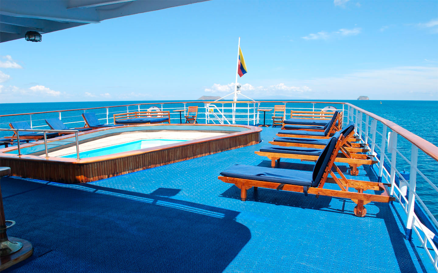 3-galapagos-legend-pool