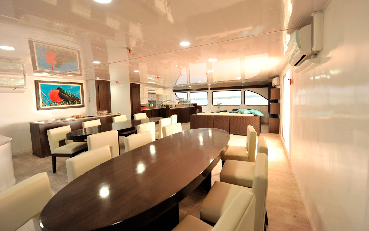 3-galaxycatamaran-closet