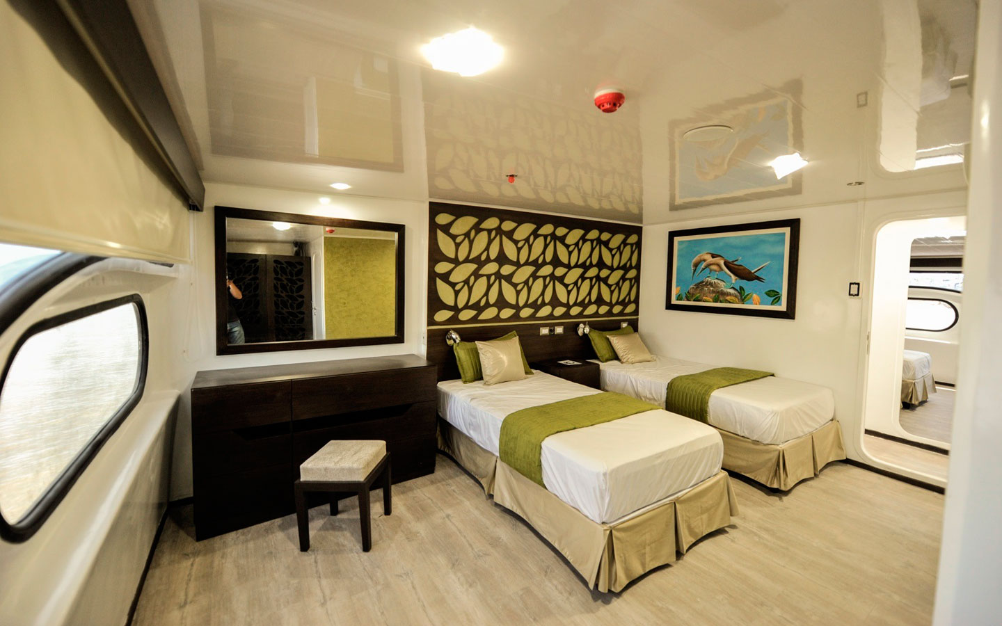 4-galaxycatamaran-twin-desk