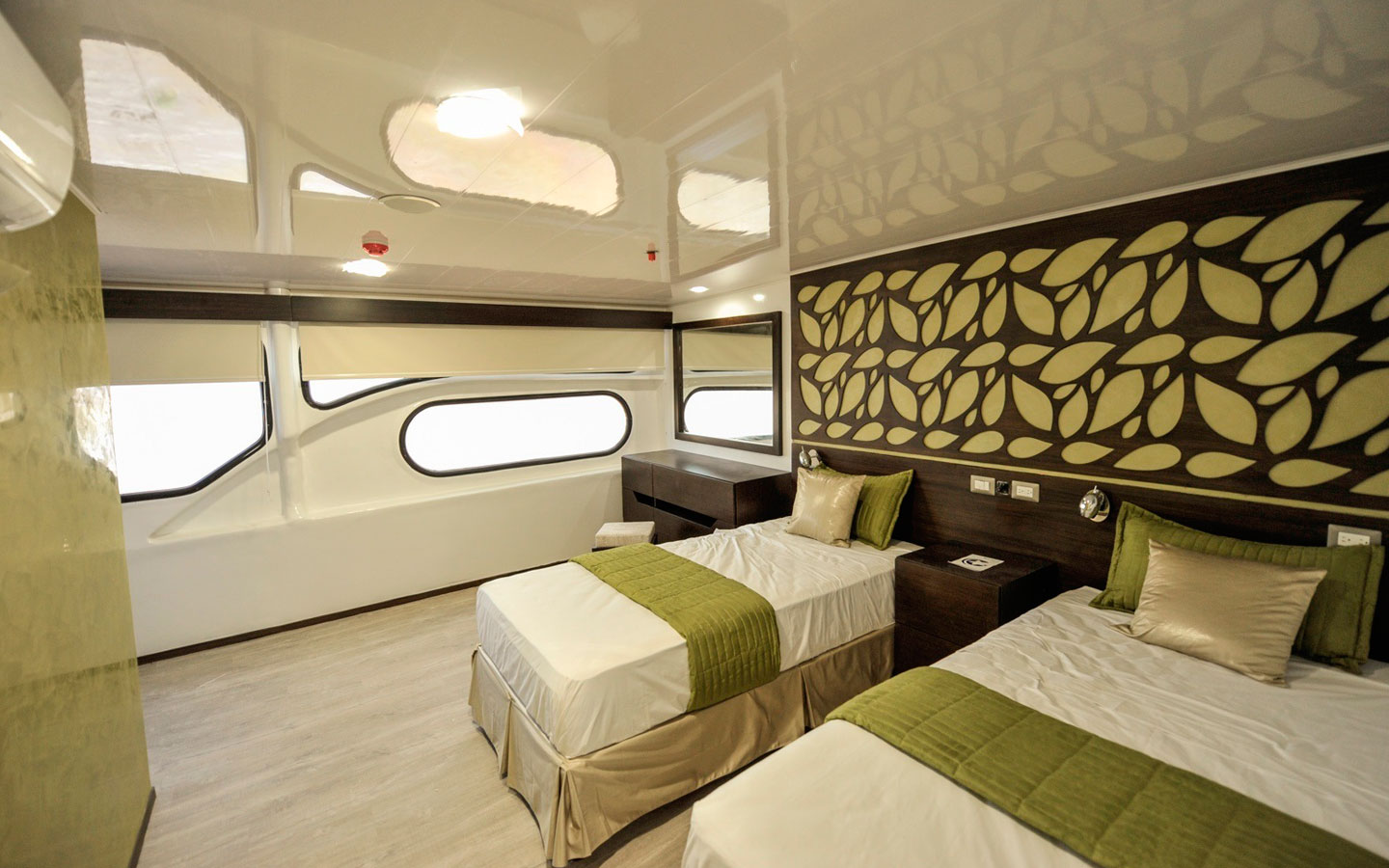 6-galaxycatamaran-twin2