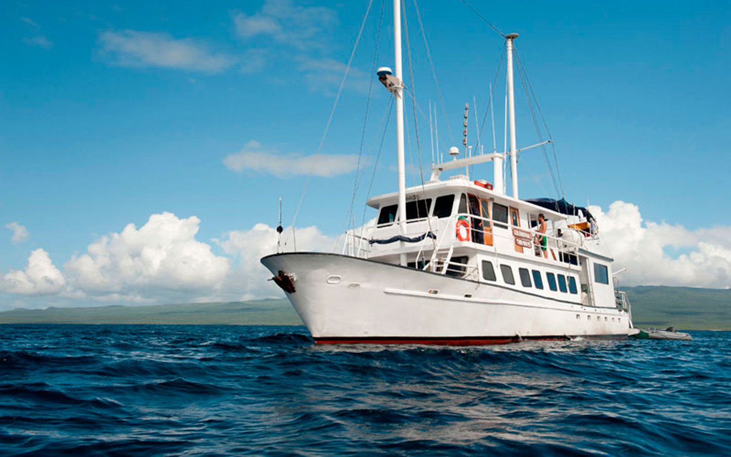 8-golondrina-yacht-galapagos-cruises-on-line