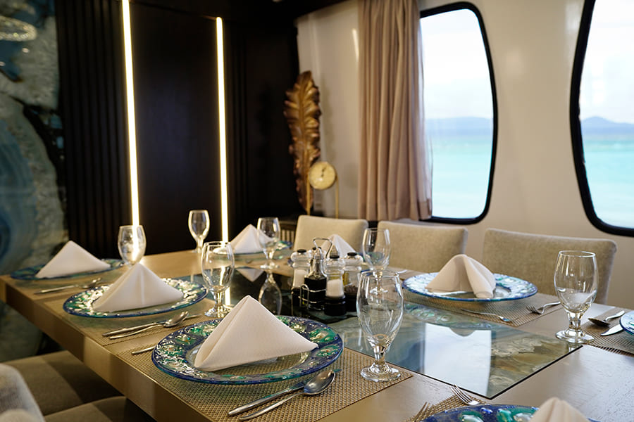 dinning-room1-alya-catamaran
