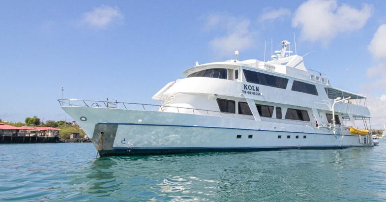 koln-galapagos-yacht-exterior