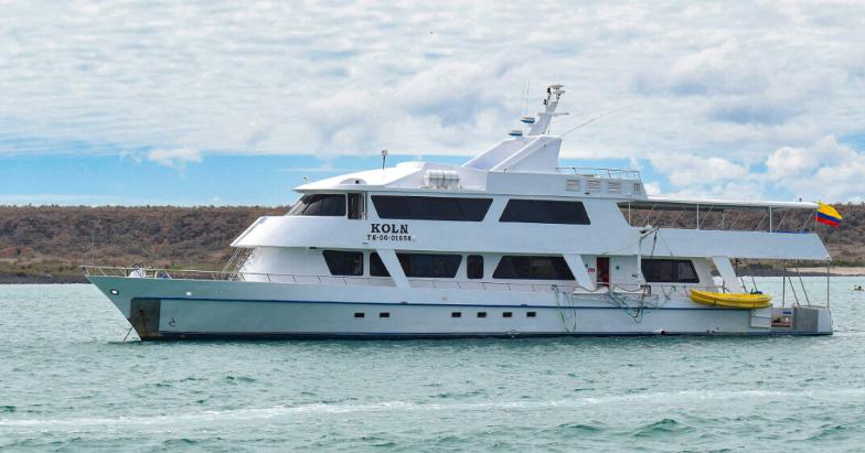 koln-galapagos-yacht-exterior2