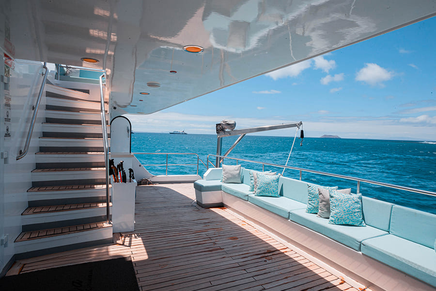 lowerdeck1-alya-catamaran