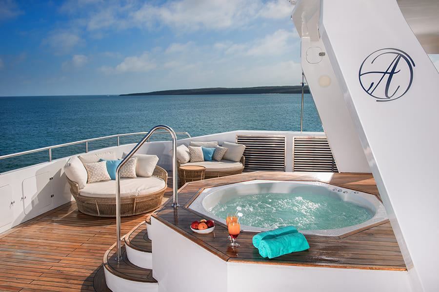 sundeck1-alya-catamaran