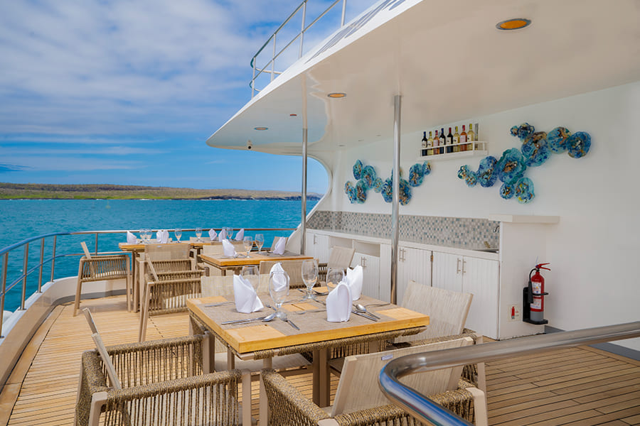 upperdeck1-alya-catamaran